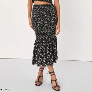 TAGS ON - Lulus Black Floral Print Smocked Midi Skirt, Size Large